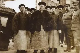 李鸿章访美——被洋人当猴看，吐了一口痰被罚款图片