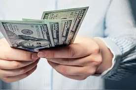 “我也想走，但老板给的实在太多了”图片