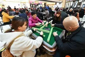 重庆小伙发明“纸牌麻将”，有人出50万买断专利，结果吃了闭门羹图片