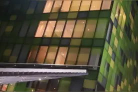 狗仔曝明星酒店约会，三里屯酒店房间被拍，不拉窗帘现场照片公开图片