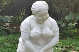 三尊肥女雕塑现身东莞景区松湖烟雨——这是不是在丑化中国女性图片