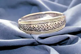 长期佩戴“银手镯”，能吸出体内毒素吗？银手镯为什么会变黑？图片