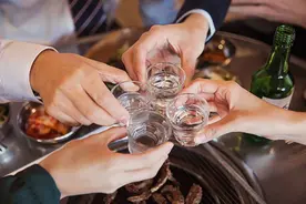 聚会结束后，喝剩的酒能带走吗？过来人告诉你，这3种情况不行图片