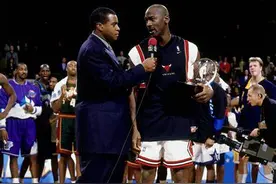 【抢戏】争风吃醋的1998年全明星赛，科比的单打独斗传染全员图片