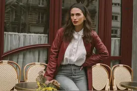 怪不得卫衣不兴了，今年流行的“春衬衫”，原来可以穿得这么美图片