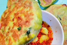 菠菜汁和面的馅饼韭菜盒子，松软可口，还有韧性，面皮不会发硬。图片