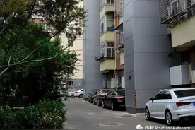 40年老小区加装电梯：细节改善生活，方便居民共享图片