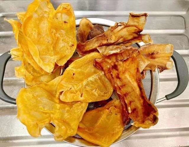 花胶放久发黑 2026年花胶放久发黑怎么回事