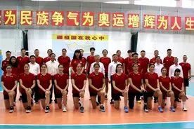 中国女排最新18人合影出炉！王逸凡已离队，吴梦洁依旧缺席图片