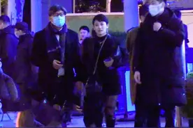 王岳伦离婚后三天会两女！和美女在酒吧搂抱亲昵，李湘晒绿菜回应图片