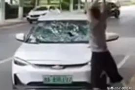 一网约车司机情绪崩溃怒砸车，原因竟是这个，知情者曝更多细节图片