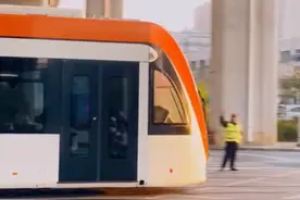 武汉沌口有轨电车，想说爱你不容易图片