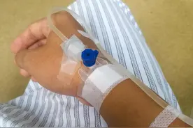 PICC和输液港有什么不同？各有优缺点，肿瘤患者用的最多图片