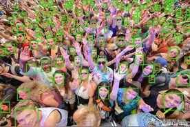 老人打麻将丢孙子当街自扇耳光，中国天眼系统能找到人贩子吗？图片