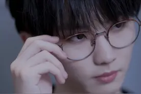 恭喜！马嘉祺被中戏正式录取，二战高考终于如愿，获老师发文祝贺图片