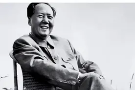 毛主席写下两首七律，让胡乔木送郭沫若阅读：看有什么毛病没有？图片