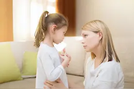 把孩子“养废”后发现：用力夸孩子的父母，往往难养出有出息的娃图片