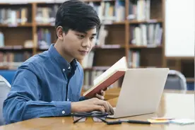 一招解决Win10系统的C盘空间不足，扩展C盘空间图片