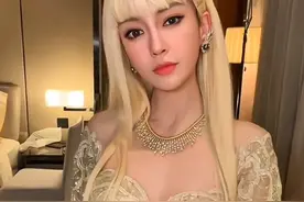 杨颖深V礼裙:性感身材跳舞惹争议，难怪黄晓明顶不住!图片