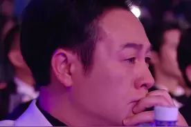 张颂文看到已故经纪人照片泪目，曾称“我经常会想起你”，两人一起度过了最艰难的岁月图片