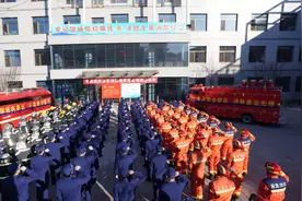 不愧是你！“火焰蓝”千里驰援“冰墩墩”图片