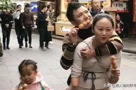 “连体夫妻”网上爆火，无腿丈夫劈腿女粉丝，独臂妻子如今怎样了图片