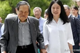 40多岁的翁帆，面对101岁的杨振宁，是否为自己的未来考虑?图片
