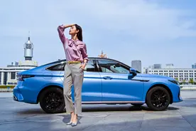 同样12万多，开完日产轩逸，再试驾艾瑞泽8，对比后差距一目了然图片