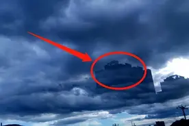 天津上空出现“天街”异象，大队人马过天街，天庭真的存在吗图片