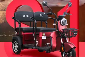 2款老年三轮电动车来了，双排座椅能载3人，续航可达180-220里图片