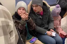 俩老外生下“中国孩”，称父母是“洋鬼子”，用金刚印对付日本人图片