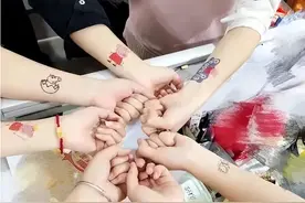 含致癌物质！这种贴纸别让孩子玩了图片