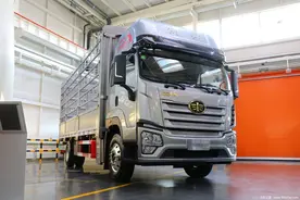 290马力高顶双卧平地板，这四款6.8米载货车你喜欢谁？图片