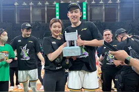 男篮名将付豪：名门之后，26岁CBA连冠，女友是美丽运动员图片