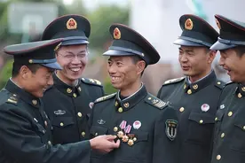 师长见了这种兵都得敬礼？享受师级待遇的超级兵王，到底有多强？图片