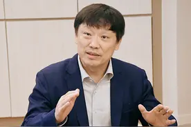 北大教授：给老百姓发钱刺激消费！胡锡进坚决反对，你支持谁图片