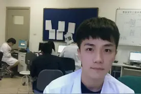 为何都想去县城当医生？全国各地县城医生工资汇总，地位高带编制图片