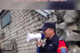 保安大叔双语播报火了！背后的故事平凡却励志图片