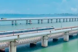 五一将至，厦门地铁老人相偕看海惹人羡，还有一个惠民好消息来了！图片