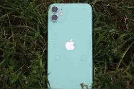 iPhone11降到3699元，在2022年这个时间点，买它还是骁龙8+旗舰？图片