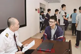 民航招飞今日初检，近视也能报考！厦门约250人报名图片