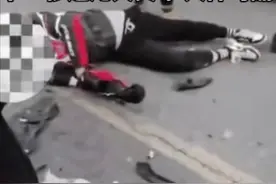 男子网红路段骑摩托车炫技“翘头”，下一秒追尾货车图片