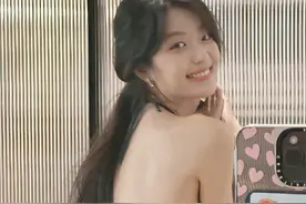 孙千-真空露背吊带妆造写真，笑容甜美活泼率真图片