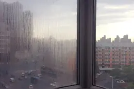 玻璃"起雾"并非全是质量问题，师傅分析了三点，快速检修还省钱图片