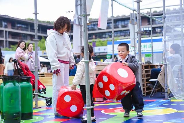 我们在这里相遇，于是城市开始呼吸