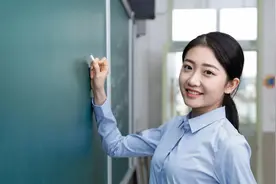 95后女教师升任“副校长”，履历不凡叫人佩服，难怪她很优秀图片