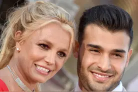 40岁布兰妮喜怀三胎！小12岁男友将当爸，此前与俩继子同框似兄弟图片