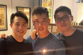 何猷亨开派对庆祝29岁生日，搂着何超欣出镜，富二代群聚场面热闹图片