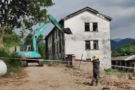 农村再现拆房行动，4类房屋或“保不住”，你们村也要拆？图片