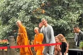 叙利亚总统巴沙尔·阿萨德带全家赴中国参访，轻松游览杭州灵隐寺图片